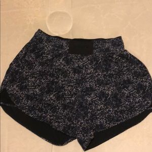 lululemon Speed up short 2.5